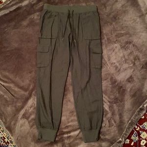 Aritzia Community Cebu olive green cargo jogger size S
